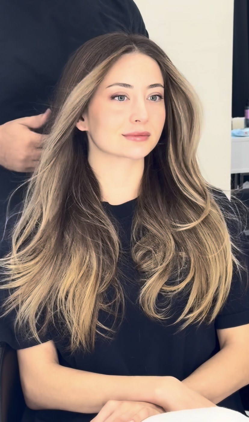 Yüzü çevreleyen küllü kumral balayage ve katlı kesim